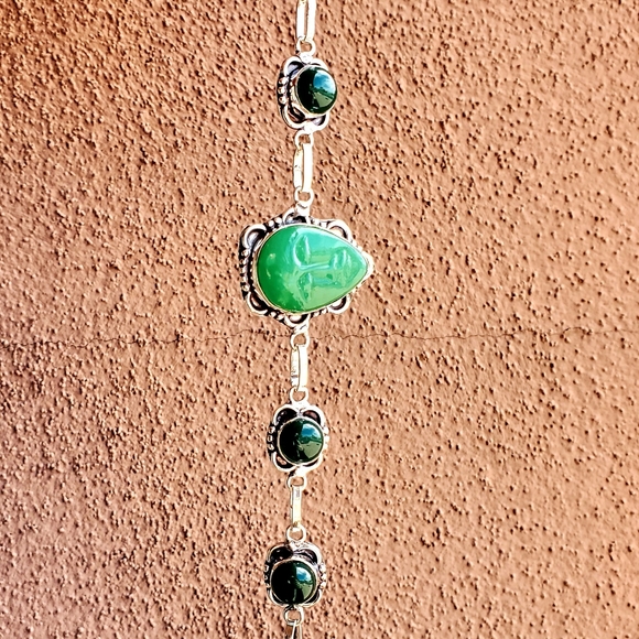 New Carved Face Green Onyx Silver Bangle Bracelet. - Picture 7 of 12